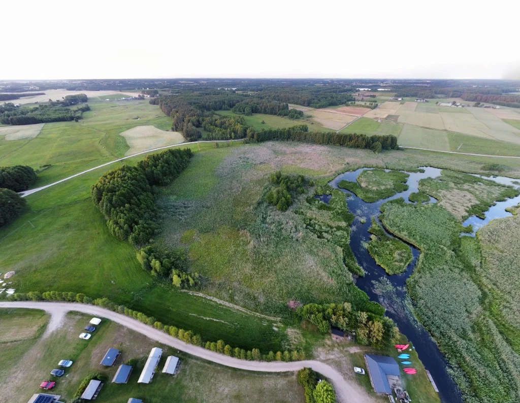Widok z lotu ptaka na meandry Czarnej Hańczy